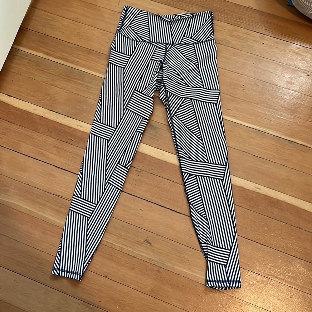 Cute geometric active leggings